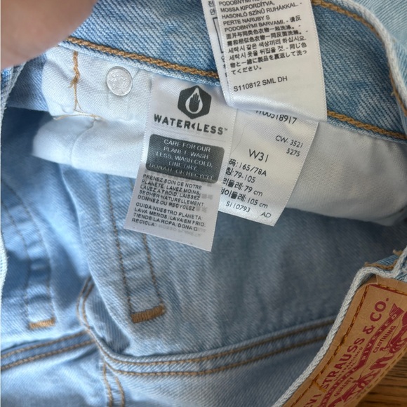 Levi’s 501 Jean Shorts - Picture 5 of 5